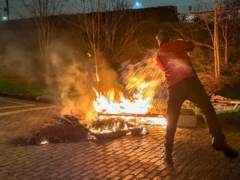 Brandende bedden blokkeren Spoorsingel